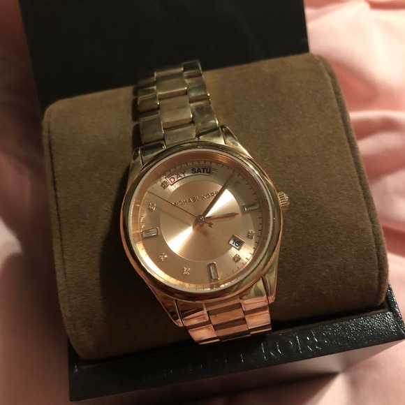 Michael Kors Rose Gold Watch - Picture 2 of 4